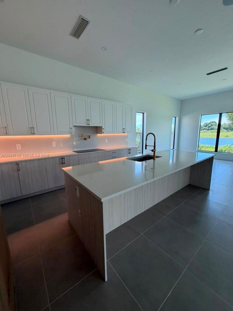 8540 NW 160th Terrace , Unit 1, Miami Lakes, FL 33016 Photo