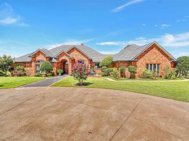 610 NE Flower Mound Rd, Lawton, OK 73507