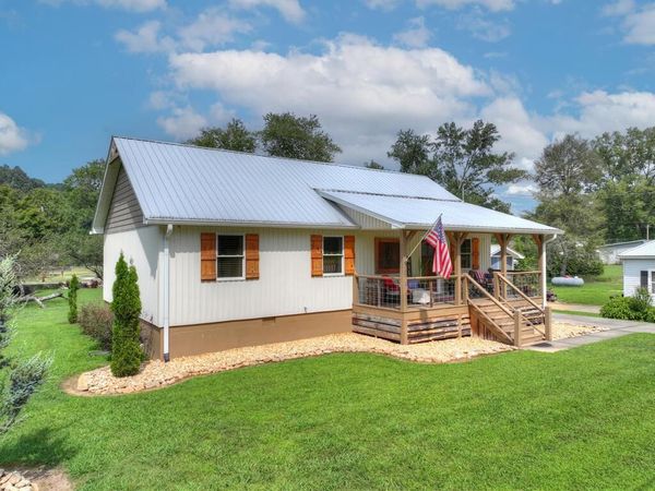 285 E Tennessee Avenue, Mccaysville, GA 30555