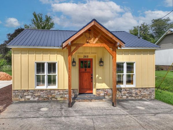 265 E Tennessee Avenue, Mccaysville, GA 30555