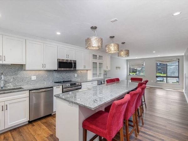 100 Ledgewood Dr, Unit 410, Stoneham, MA 02180
