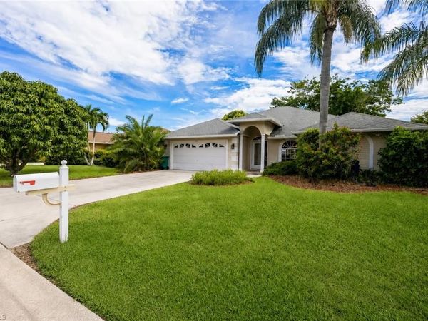 3651 Kent DR, NAPLES, FL 34112