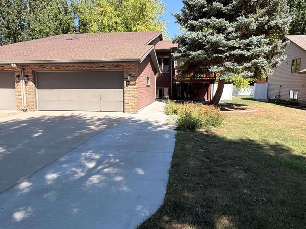 1625 30th Avenue S, Fargo, ND 58103