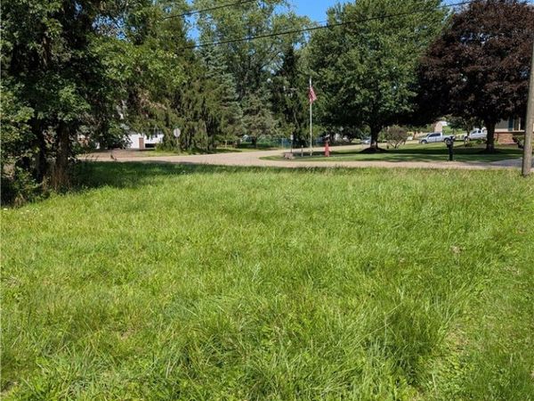 Eastland Avenue , Louisville, OH 44641