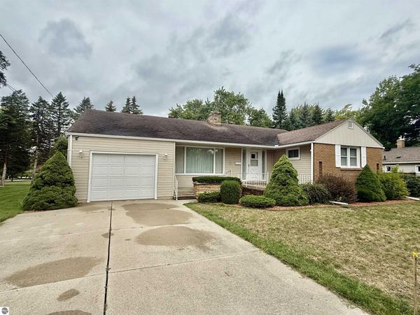 445 Yale Avenue, Alma, MI 48801