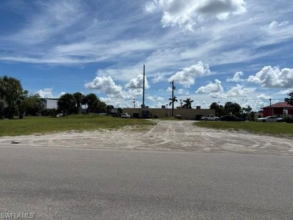 1925 SE 15th PL , CAPE CORAL, FL 33990