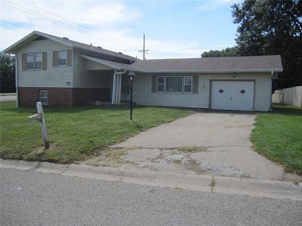 3306 Jennifer Lane, Country Club, MO 64505