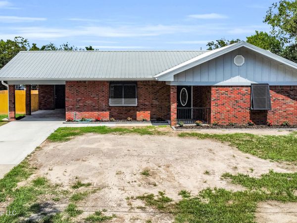 337 Saint George Street, Bay Saint Louis, MS 39520