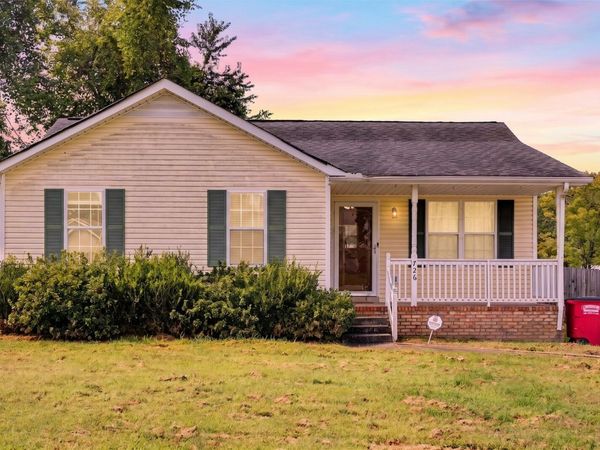 726 Donna Ct, Clarksville, TN 37042