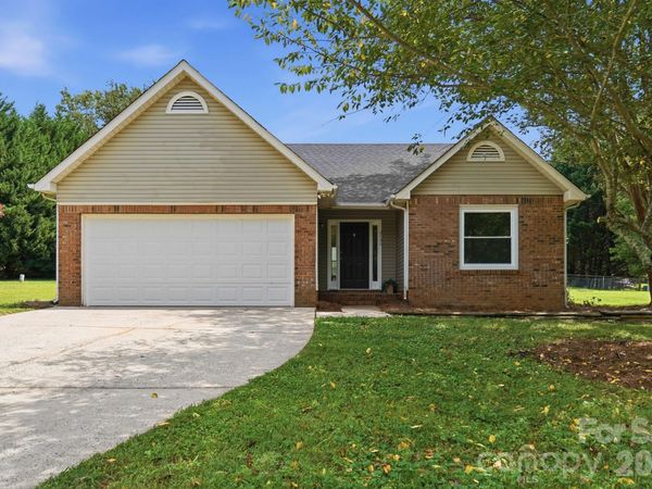 2730 Briar Trail Court , Matthews, NC 28104