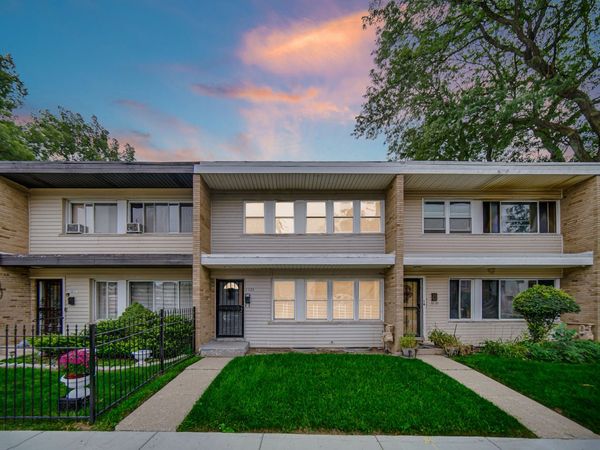 2303 E 100th Street , Chicago, IL 60617
