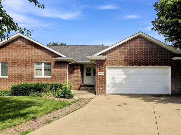 2300 Harvest View Drive, Dubuque, IA 52001