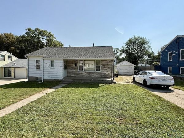 1720 S Nicollet St, Sioux City, IA 51106