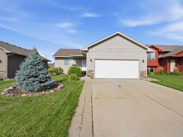 427 Lien Ave, Harrisburg, SD 57032
