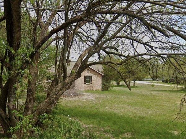 1357 N John Douglas Road , Van Alstyne, TX 75495