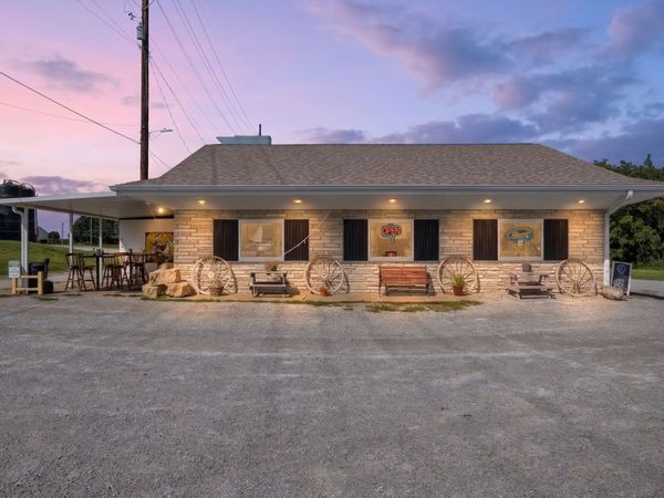 6315 W KIMBERLY Road , Davenport, IA 52806