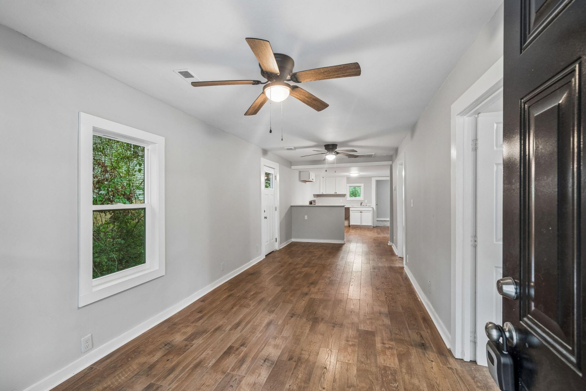 4717 Mint Avenue Photo 7