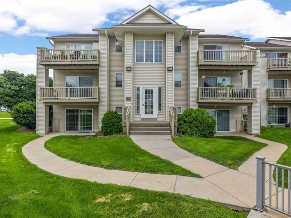 1220 44th Street , Unit A, Marion, IA 52302