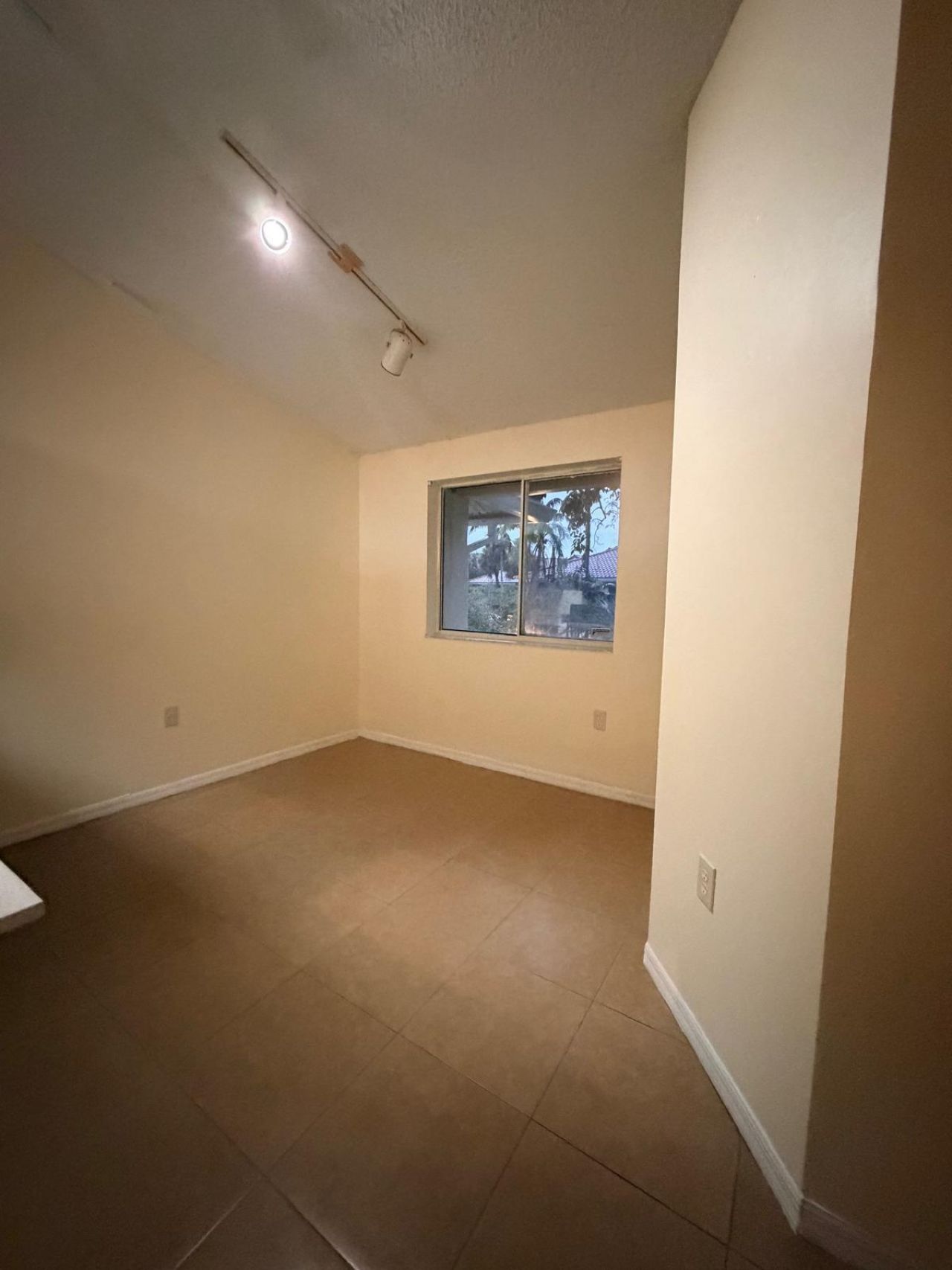 21202 Glenmoor Drive, Unit 21202, West Palm Beach, FL 33409 Photo