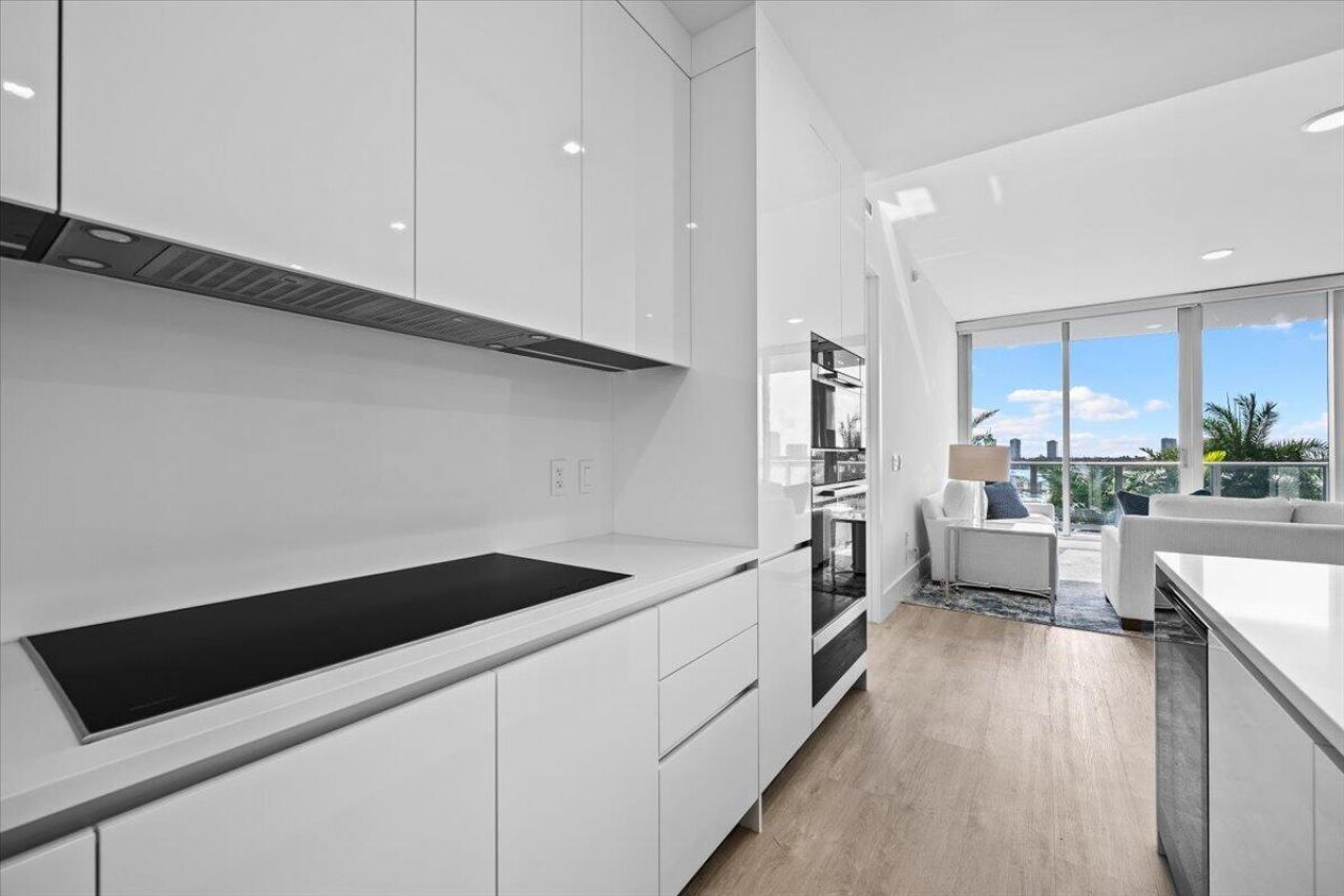 220 Lake Shore Drive, Unit 710, West Palm Beach, FL 33403 Photo