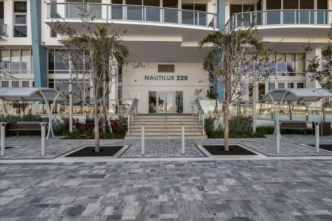 220 Lake Shore Drive, Unit 710, West Palm Beach, FL 33403 Photo