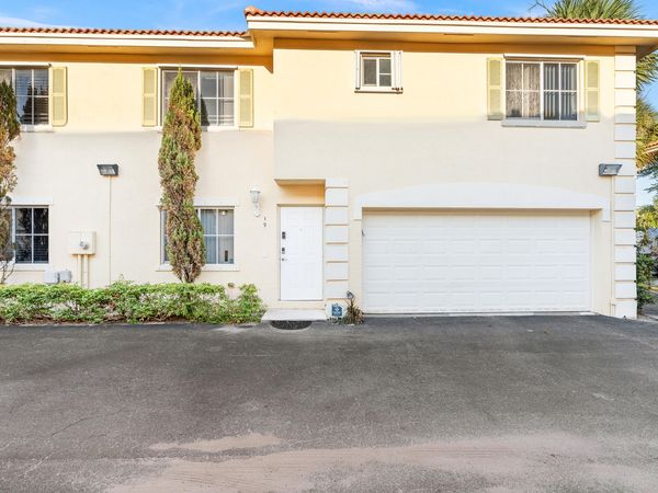 190 SE 2nd Street, Deerfield Beach, FL 33441