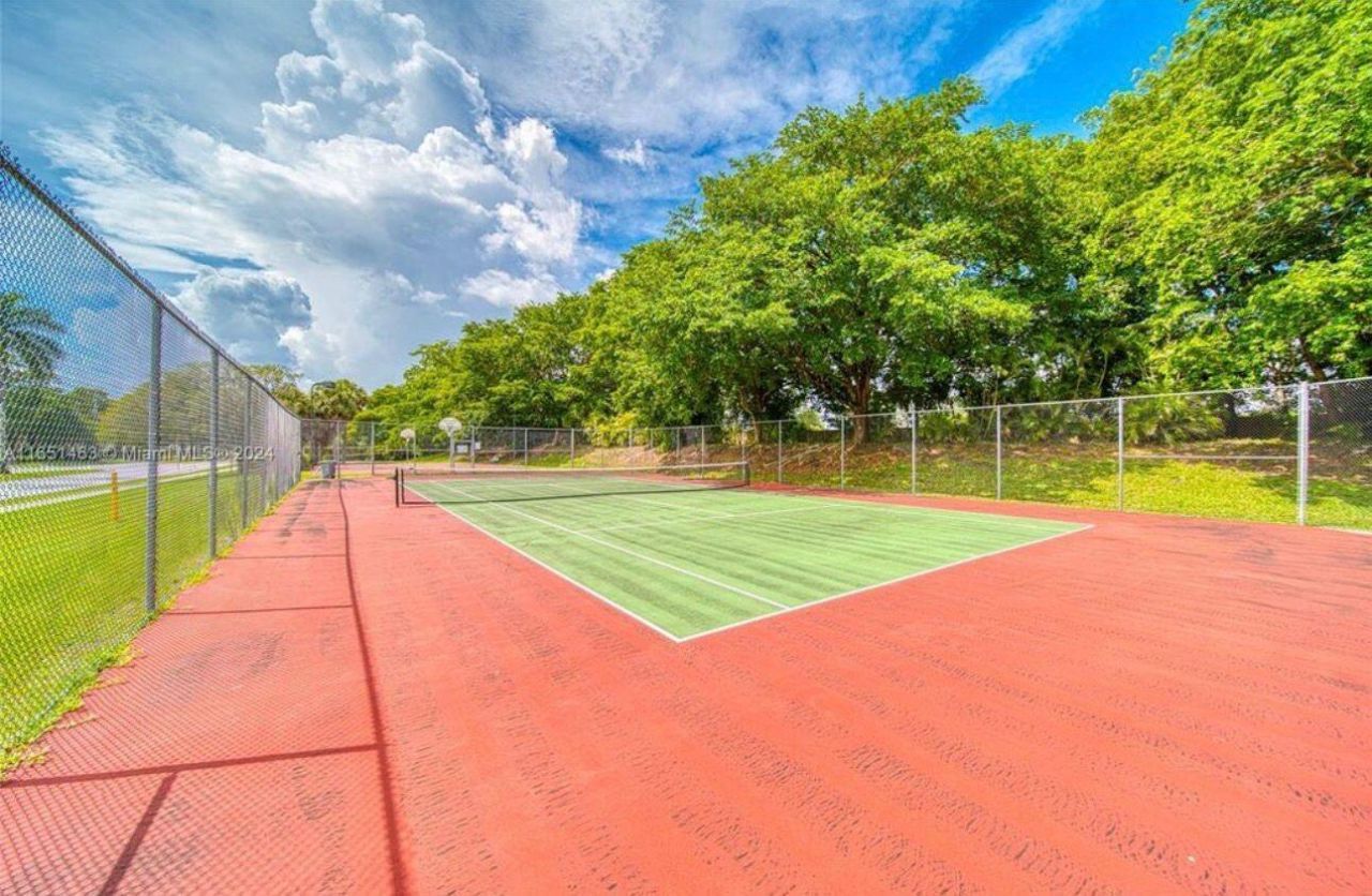 7844 Dixie Beach Circle, Tamarac, FL 33321 Photo