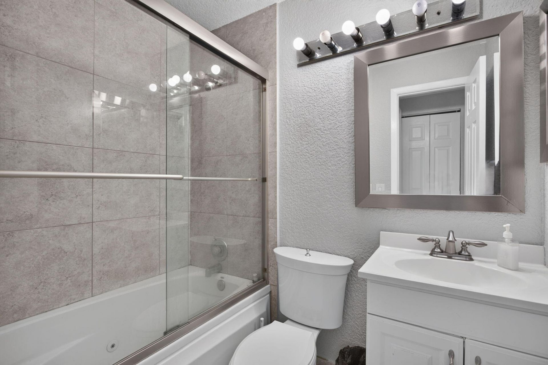 7516 NW 88th Terrace, Tamarac, FL 33321 Photo