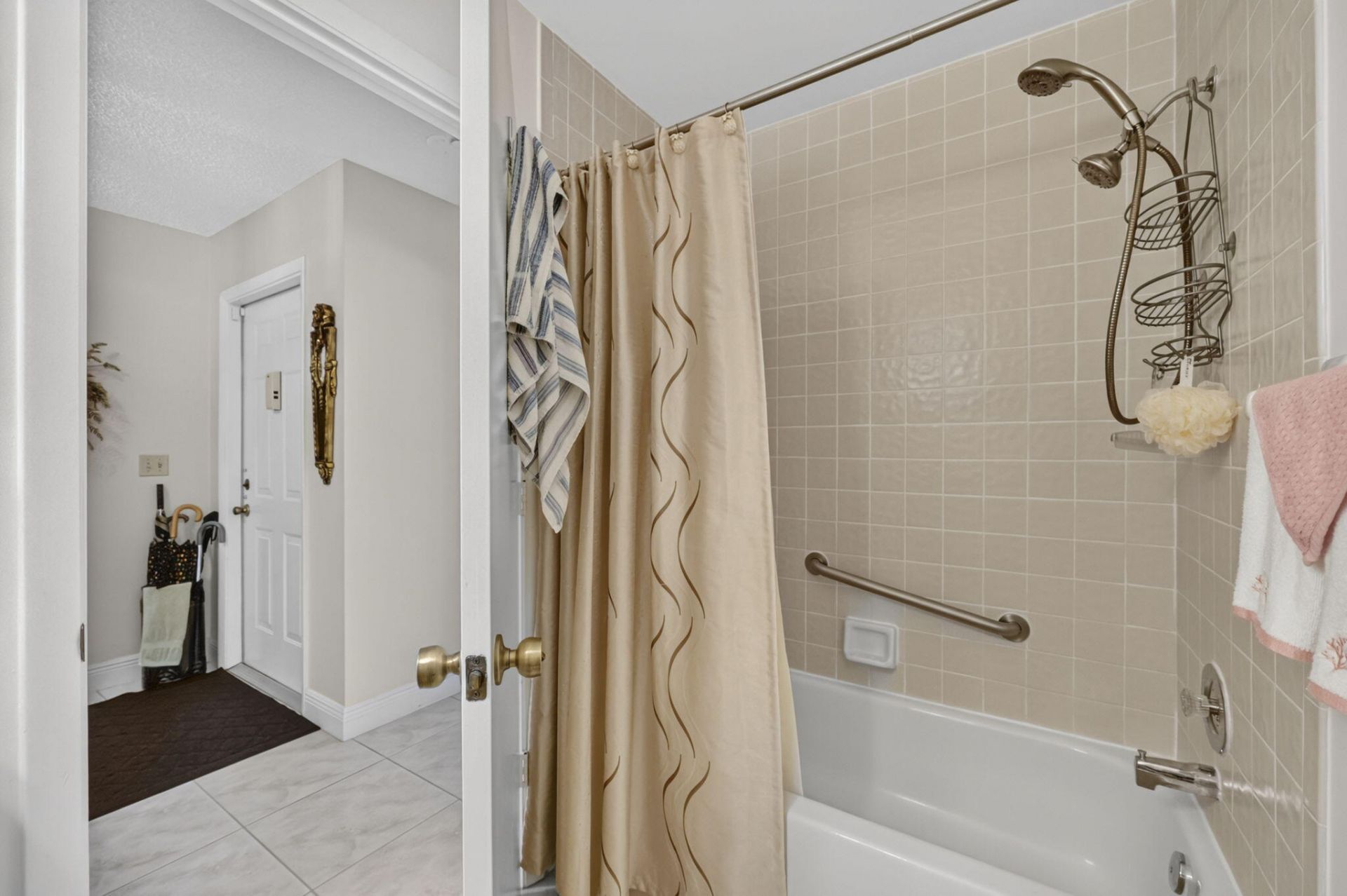 2641 Gately Drive W, Unit 1301, West Palm Beach, FL 33415 Photo