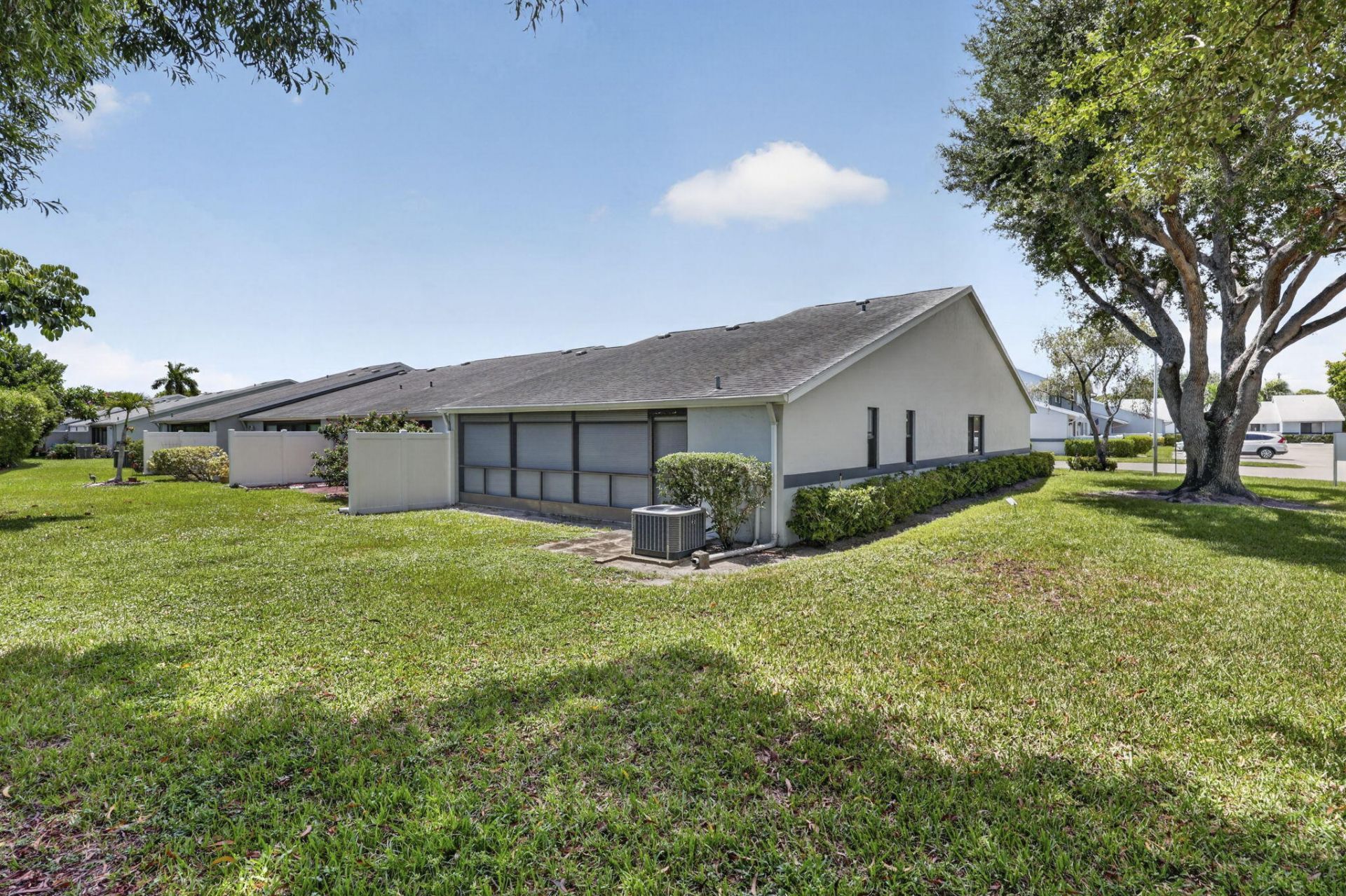 2641 Gately Drive W, Unit 1301, West Palm Beach, FL 33415 Photo