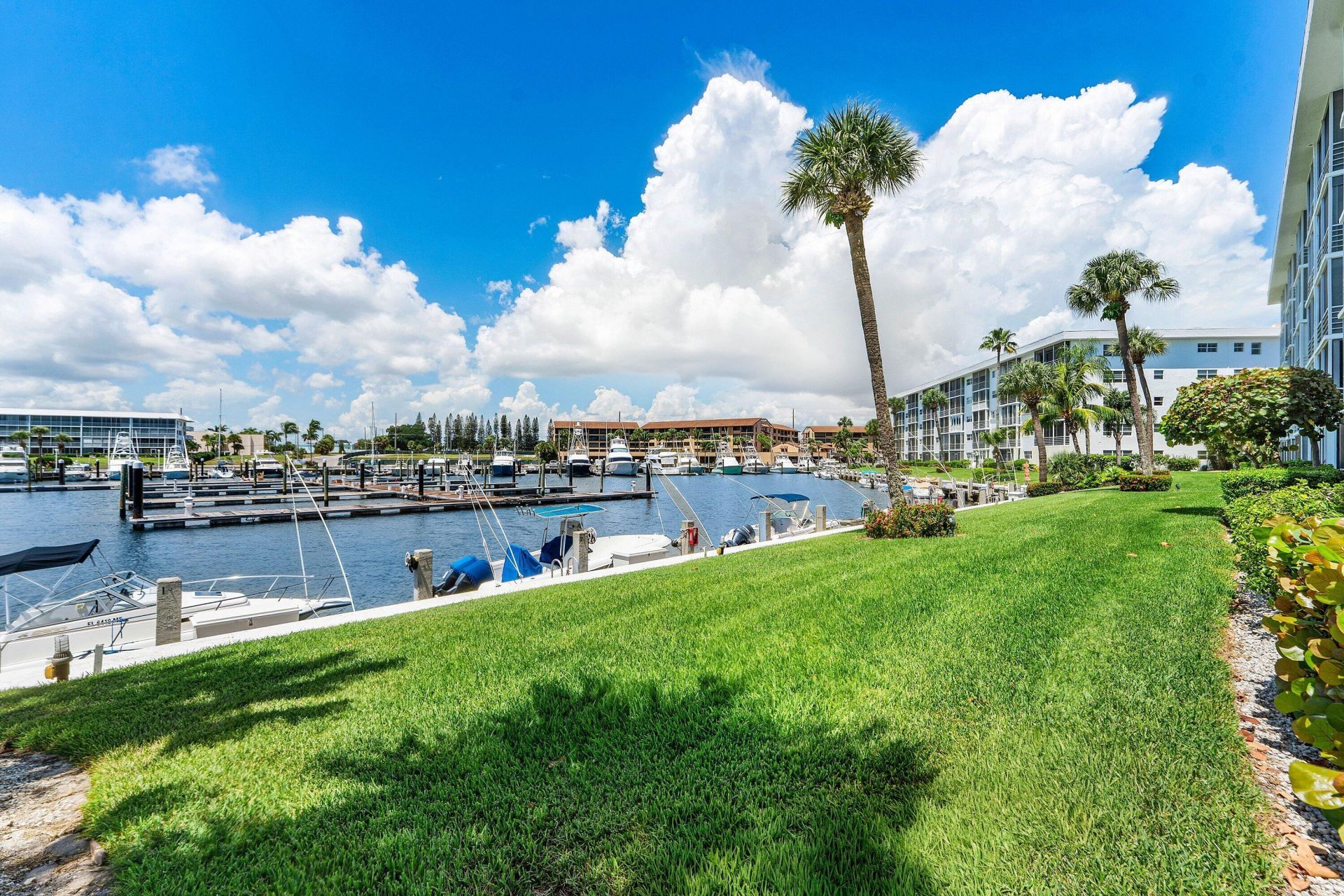 29 Yacht Club Drive, Unit 304, North Palm Beach, FL 33408 Photo