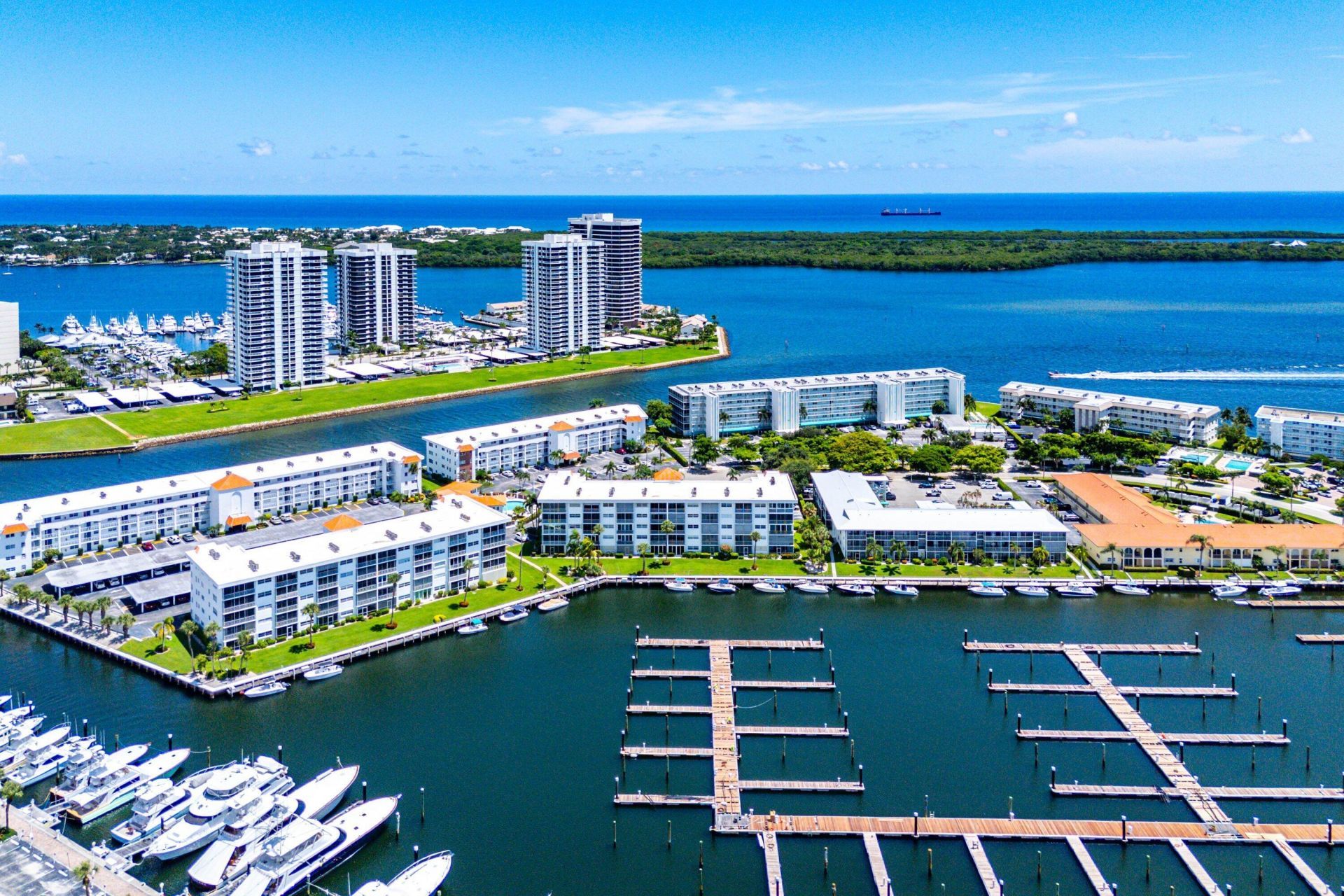 29 Yacht Club Drive, Unit 304, North Palm Beach, FL 33408 Photo