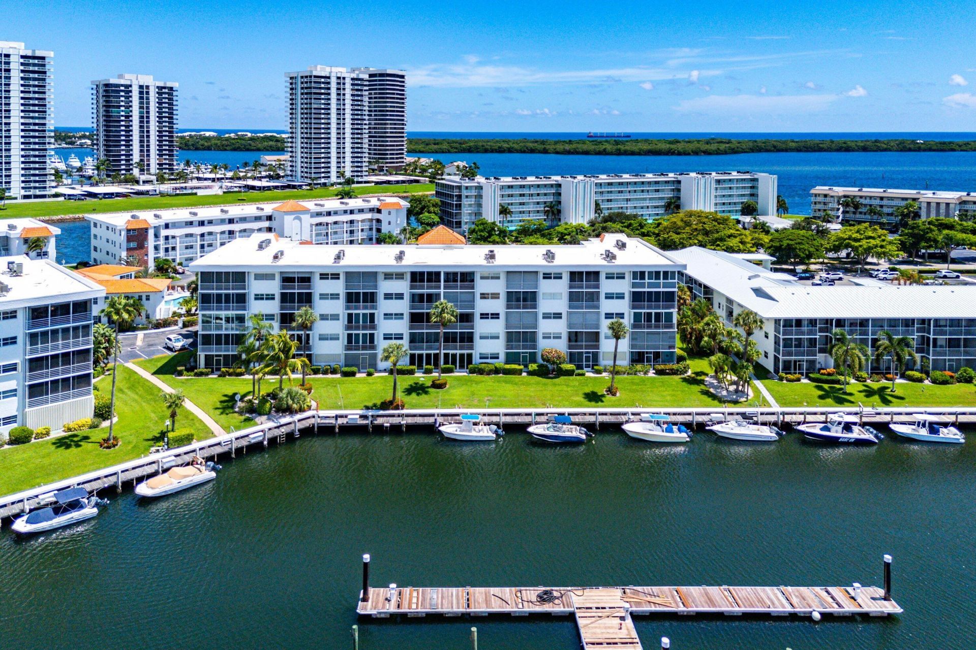 29 Yacht Club Drive, Unit 304, North Palm Beach, FL 33408 Photo