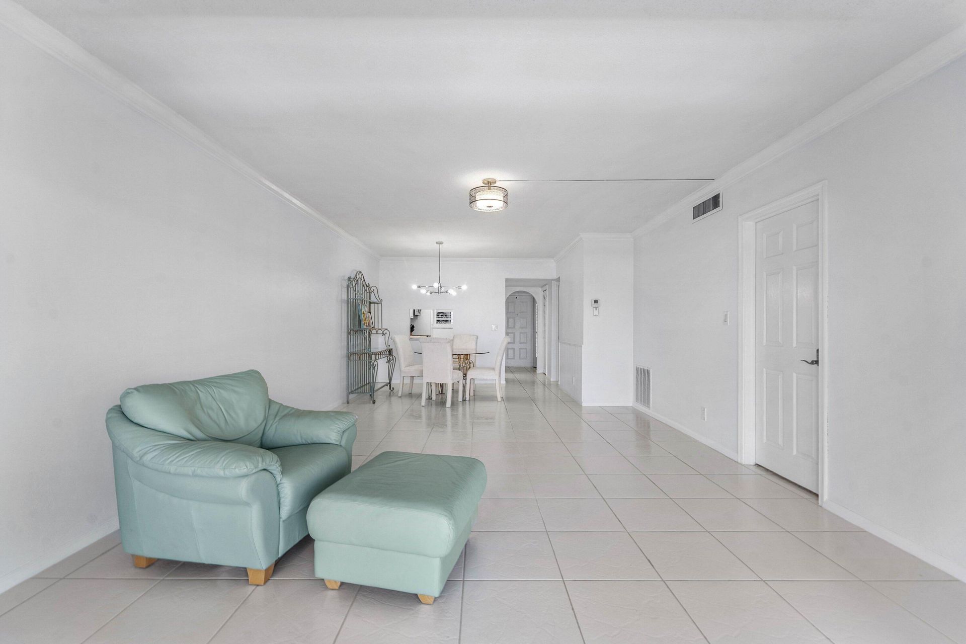 29 Yacht Club Drive, Unit 304, North Palm Beach, FL 33408 Photo