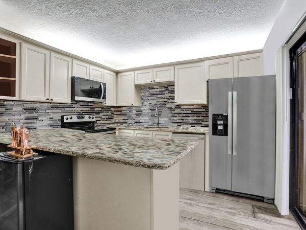 9993 NW 7th Street, Plantation, FL 33324