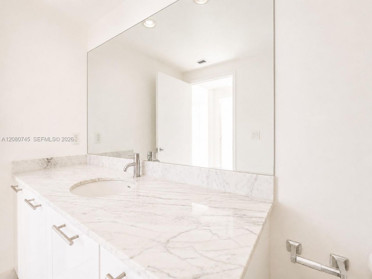 951 Brickell Ave , Unit 2407, Miami, FL 33131 Photo