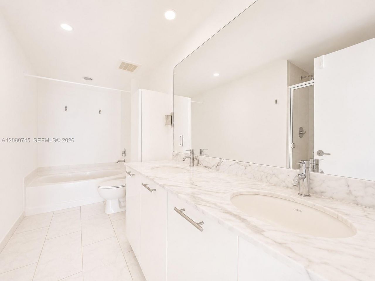 951 Brickell Ave , Unit 2407, Miami, FL 33131 Photo