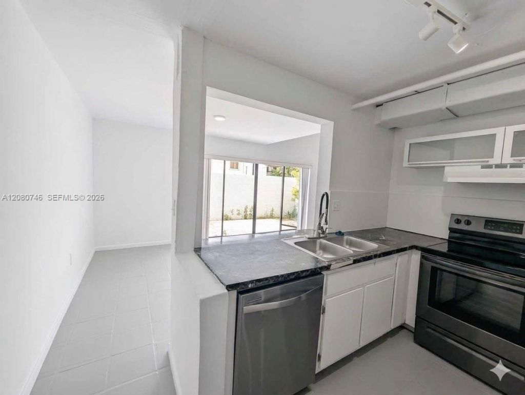 1311 SW 124th Ct , Unit 17-E, Miami, FL 33184 Photo