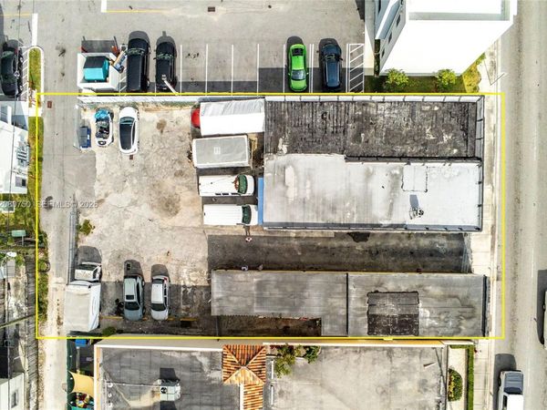 2250 Palm Ave, Hialeah, FL 33010