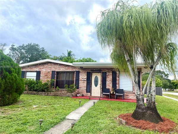 3851 SW 59th Ter, Davie, FL 33314