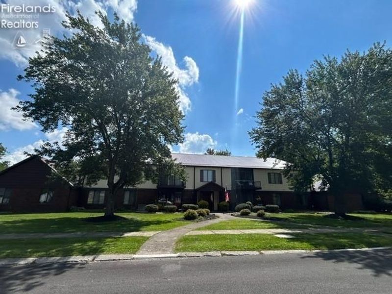 105 River Bend Dr, Unit 4, Norwalk, OH 44857 Photo 1