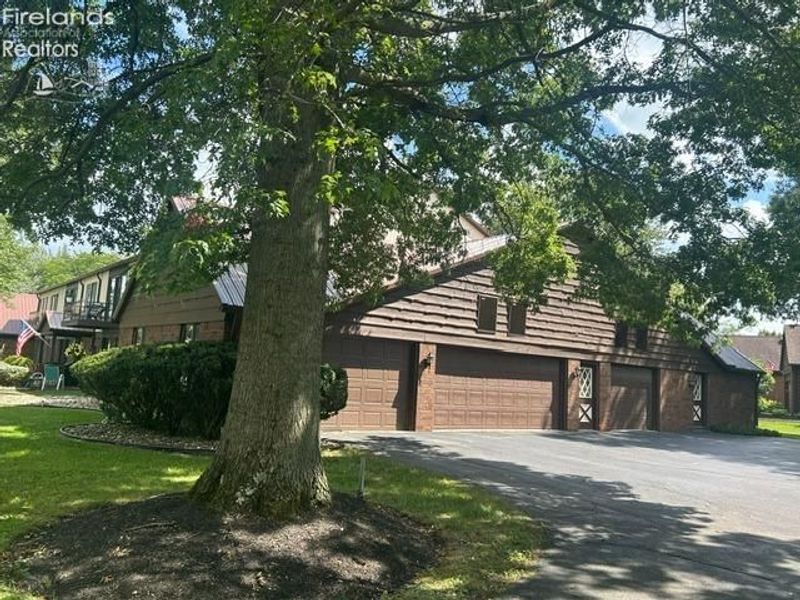 105 River Bend Dr, Unit 4, Norwalk, OH 44857 Photo 3