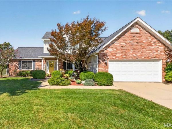 9301 Christopher Lake Drive, Columbia, IL 62236