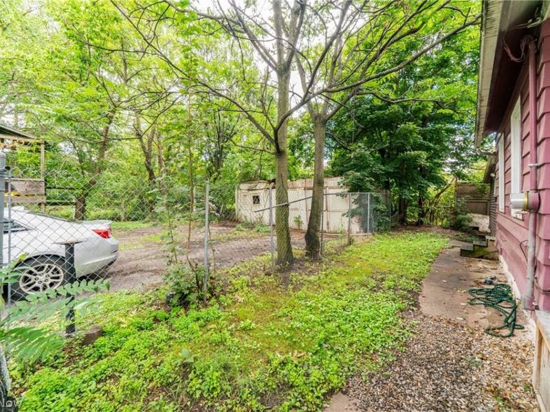 7426 Spafford Road, Cleveland, OH 44105 Photo 3