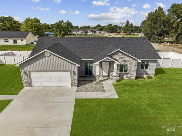 1916 14th Dr, Heyburn, ID 83336