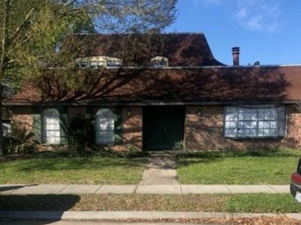 4421 27 WOODLAND Drive , New Orleans, LA 70131