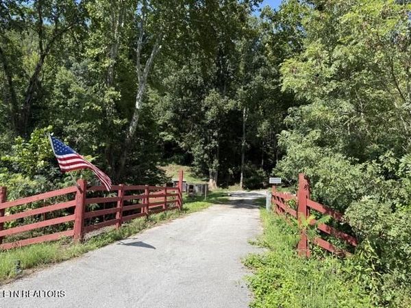 592 Morgan Co Hwy, Harriman, TN 37748