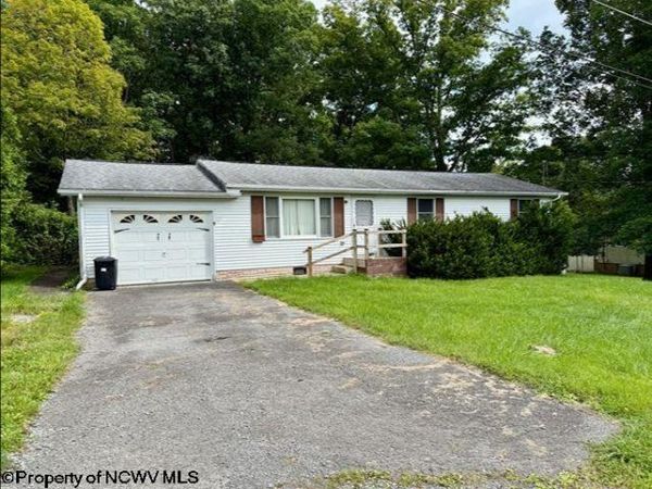 28 S Grove Avenue, Reedsville, WV 26547