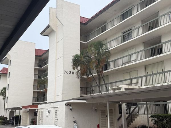 7030 HALF MOON Circle, Unit 121, Hypoluxo, FL 33462