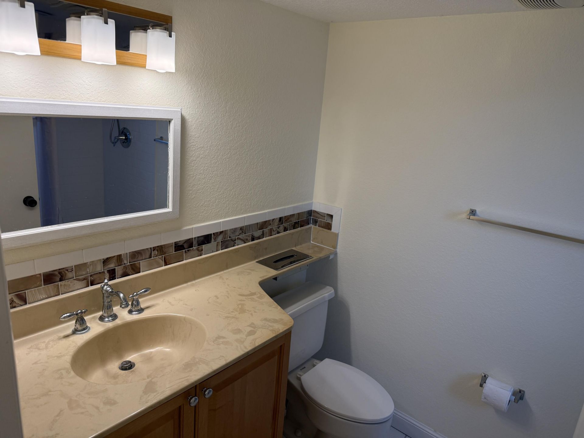 7030 Half Moon Circle, Unit 121, Hypoluxo, FL 33462 Photo